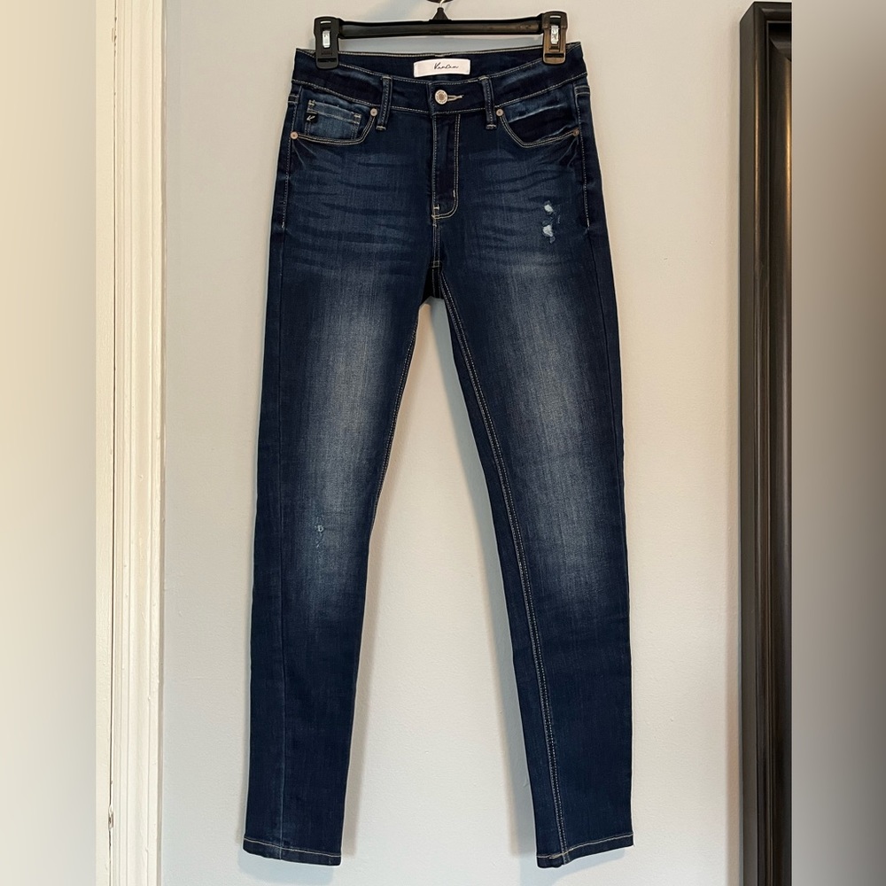 KanCan Slightly Distressed Jeans - Size 5/26